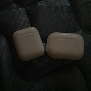 AirPods gen1 and gen 3